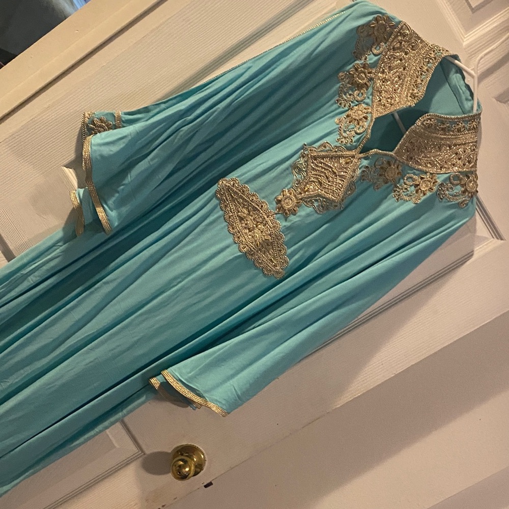🦋 🦋 Gorgeous 💙💛handmade Elegant Blue and Gold Embellished Kaftan.